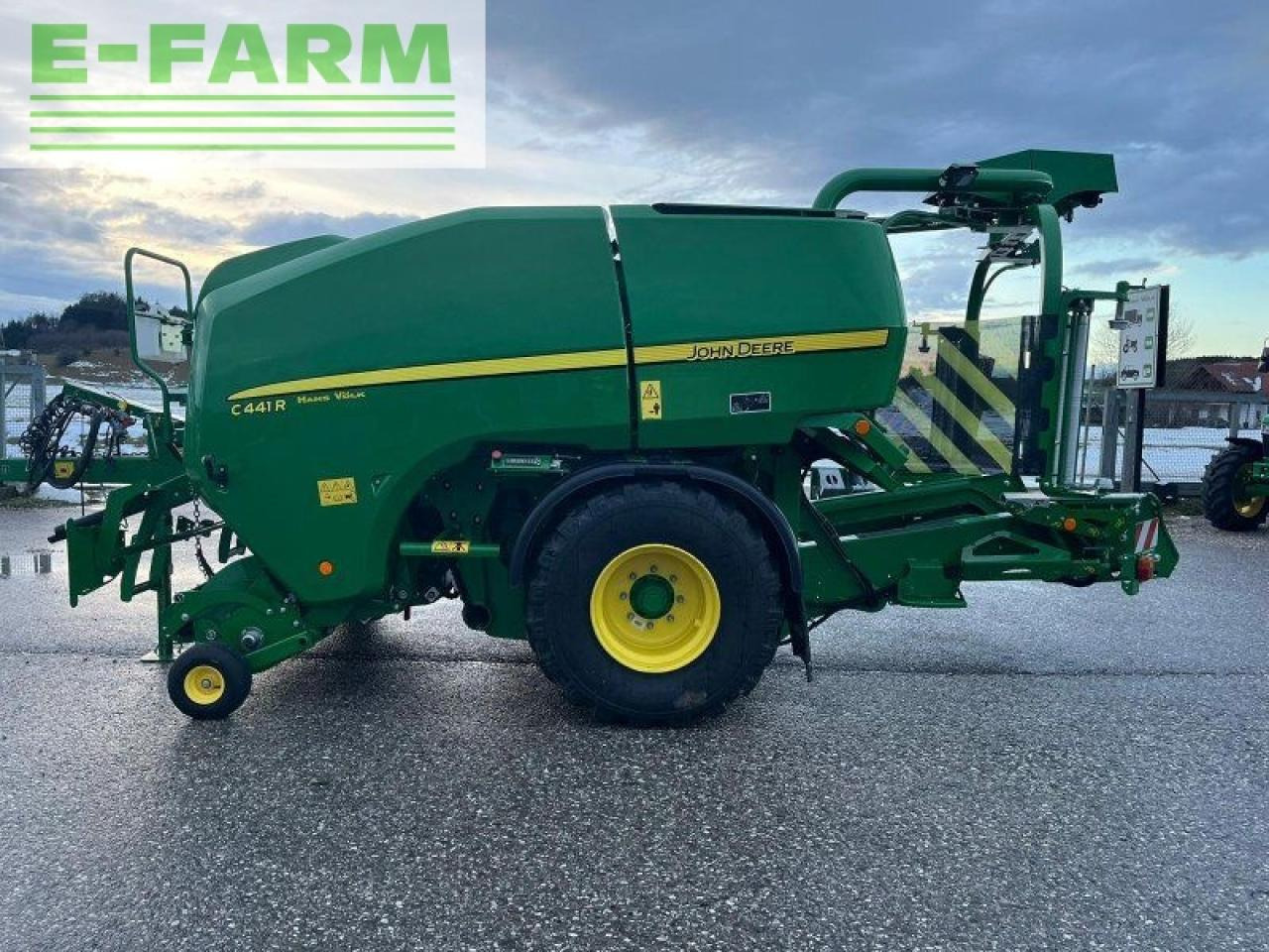 John Deere c441r - Lis na hranaté balíky: obrázek 2 John Deere c441r - Lis na hranaté balíky: obrázek 2