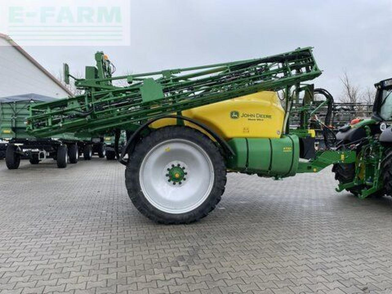 John Deere r 732i - Tažený postřikovač: obrázek 2 John Deere r 732i - Tažený postřikovač: obrázek 2