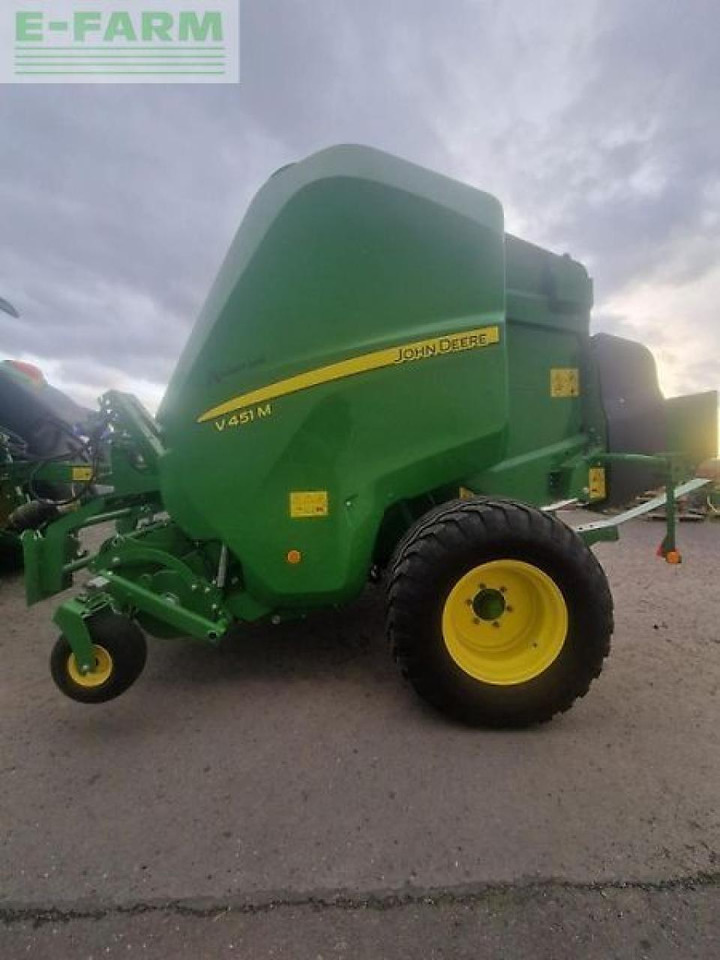 John Deere v451m - Lis na hranaté balíky: obrázek 2 John Deere v451m - Lis na hranaté balíky: obrázek 2