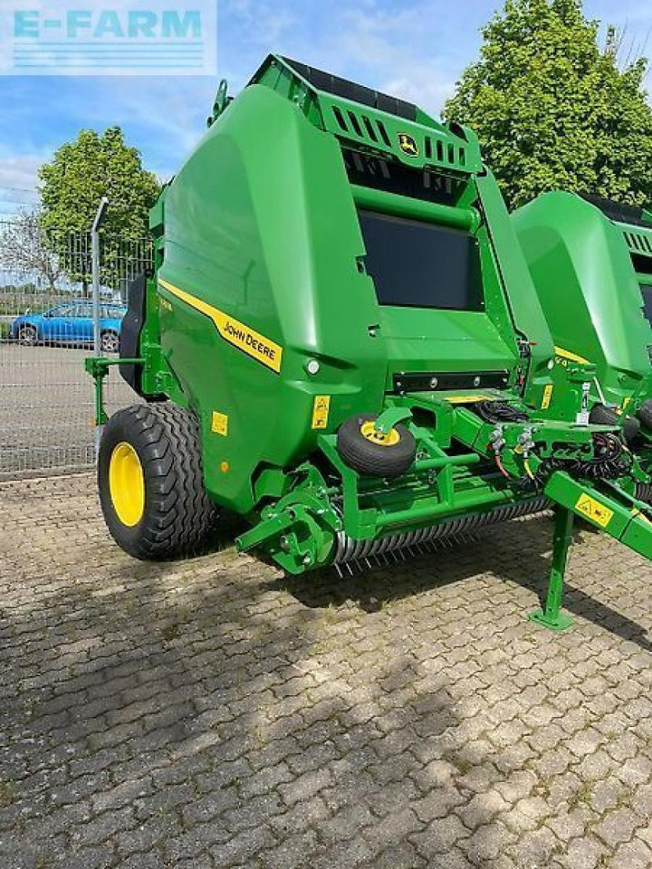 John Deere v461m demo iso bus - Lis na hranaté balíky: obrázek 1 John Deere v461m demo iso bus - Lis na hranaté balíky: obrázek 1