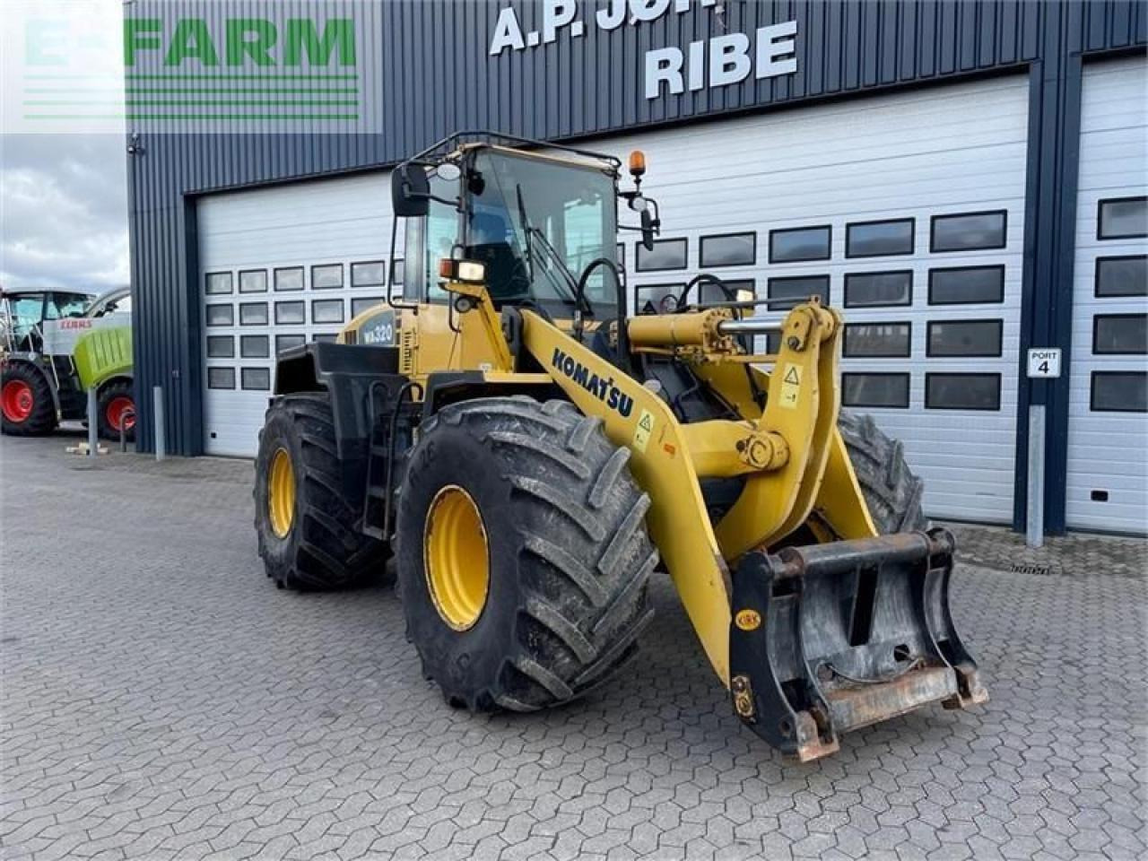 Komatsu wa320-5 - Mini rýpadlo: obrázek 2 Komatsu wa320-5 - Mini rýpadlo: obrázek 2