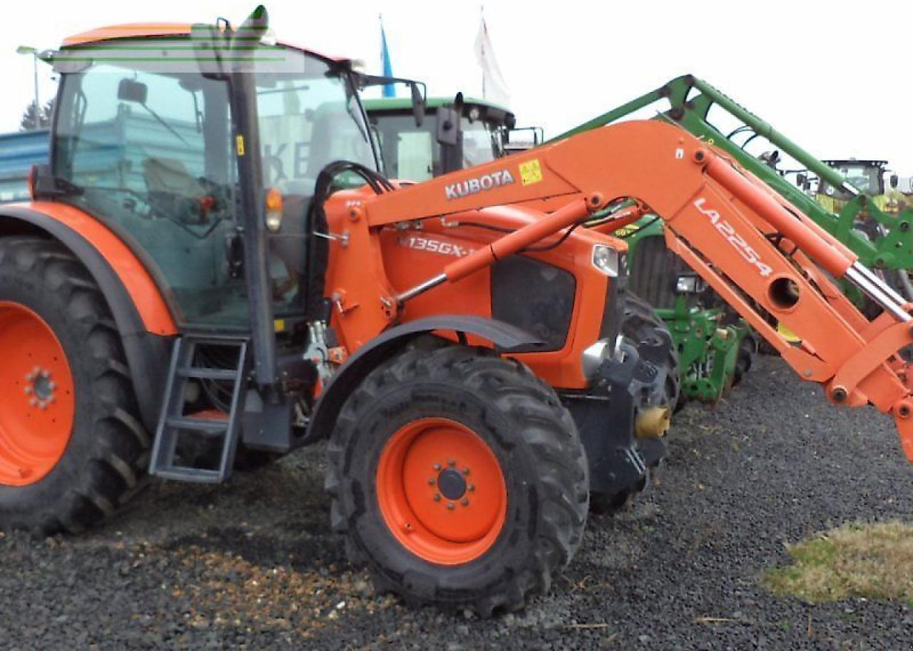 Kubota m135-17 gx 2 - Traktor: obrázek 1 Kubota m135-17 gx 2 - Traktor: obrázek 1