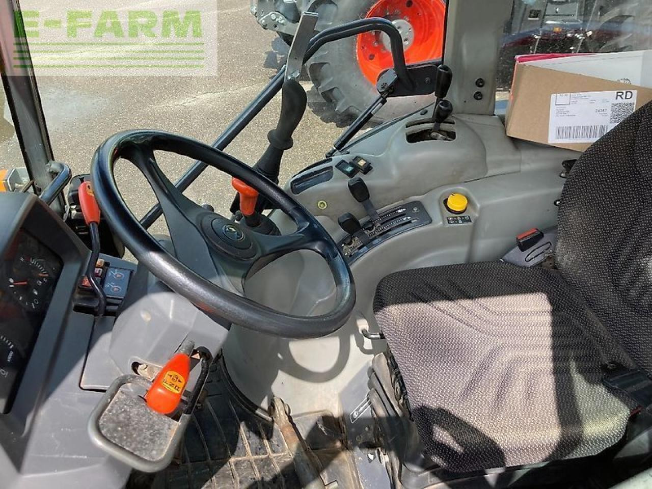 Kubota m7040 - Traktor: obrázek 3 Kubota m7040 - Traktor: obrázek 3