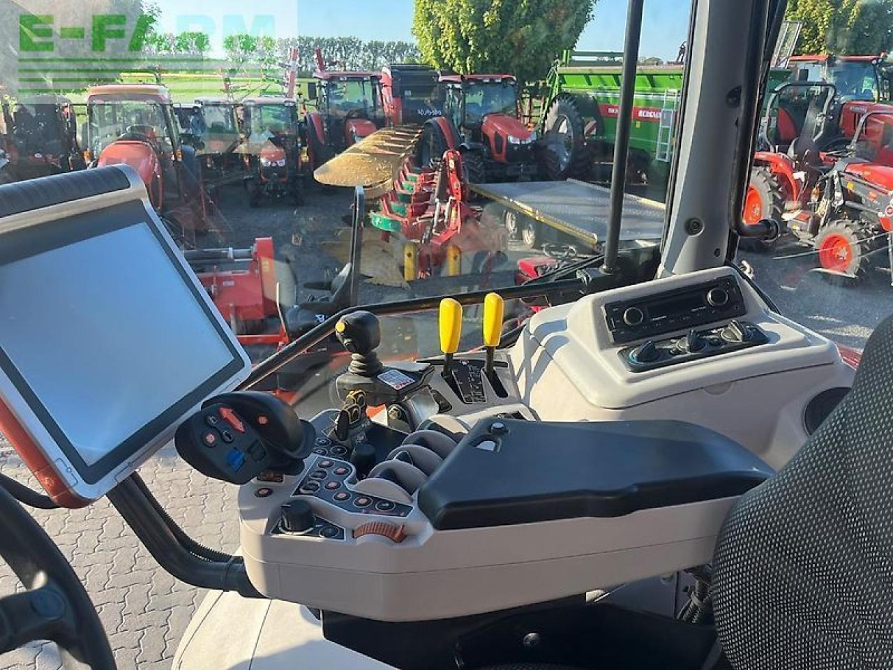 Traktor Kubota m7151: obrázek 12