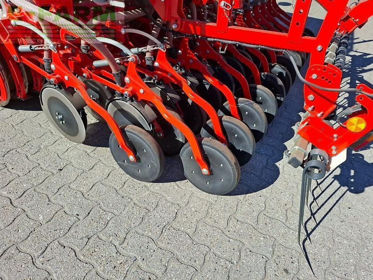 Kuhn drillkombination venta 3030 + kreiselegge hr 3030 - Secí stroj: obrázek 2 Kuhn drillkombination venta 3030 + kreiselegge hr 3030 - Secí stroj: obrázek 2
