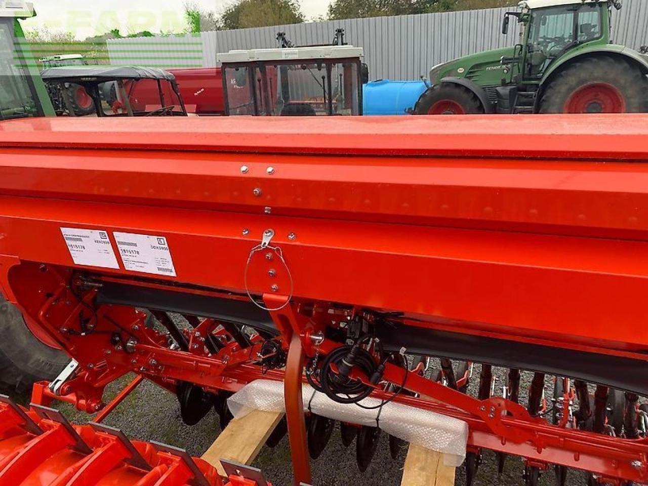 Kuhn kuhn kreiselegge hrb 303& drillmaschine sitera 330-20m - Secí stroj: obrázek 4 Kuhn kuhn kreiselegge hrb 303& drillmaschine sitera 330-20m - Secí stroj: obrázek 4