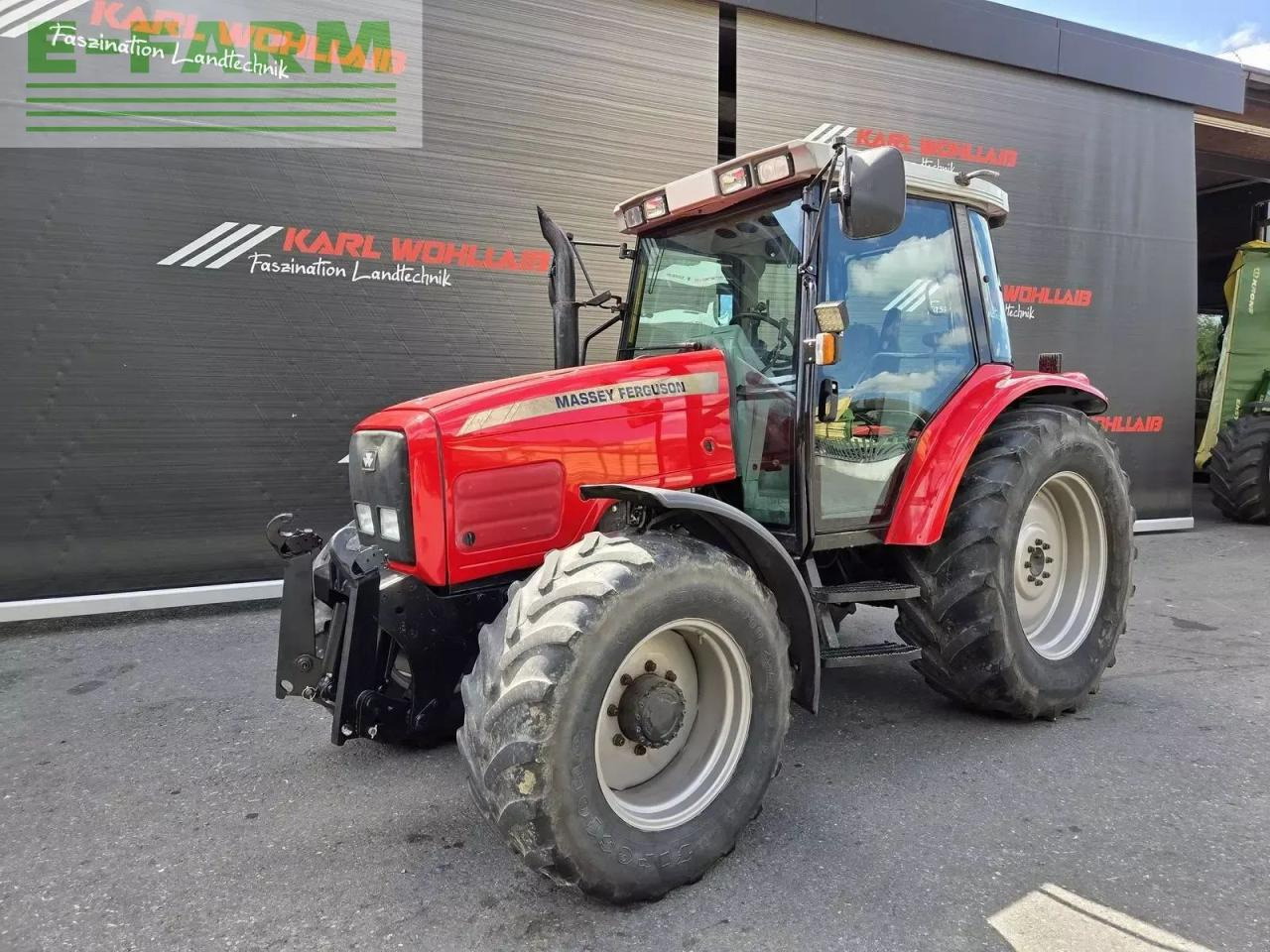 Massey Ferguson 6235-4 - Traktor: obrázek 2 Massey Ferguson 6235-4 - Traktor: obrázek 2
