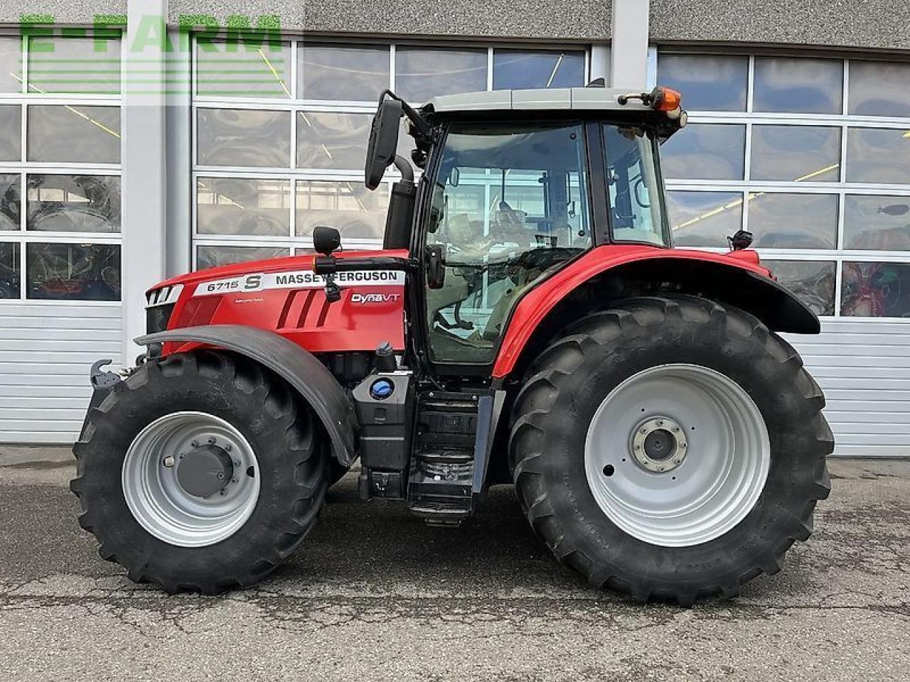 Massey Ferguson mf 6715 s dyna-vt exclusive Exclusive - Traktor: obrázek 3 Massey Ferguson mf 6715 s dyna-vt exclusive Exclusive - Traktor: obrázek 3