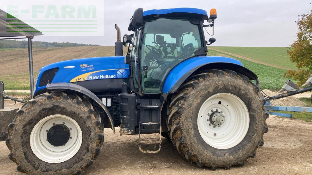 New Holland T7050 - Traktor: obrázek 2 New Holland T7050 - Traktor: obrázek 2