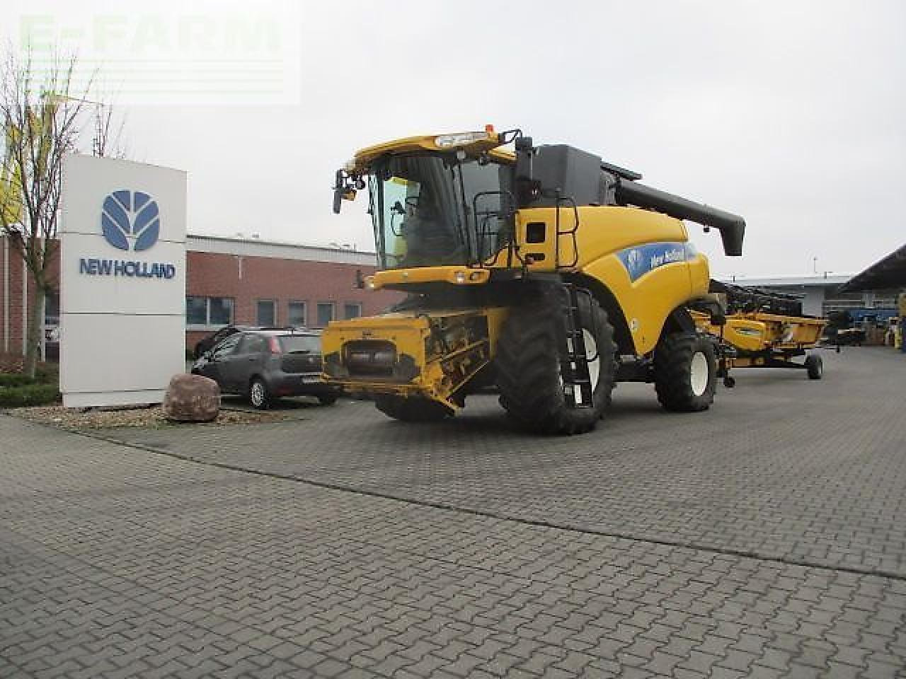 New Holland cr 9060 / cr9060 - Sklízecí mlátička: obrázek 2 New Holland cr 9060 / cr9060 - Sklízecí mlátička: obrázek 2