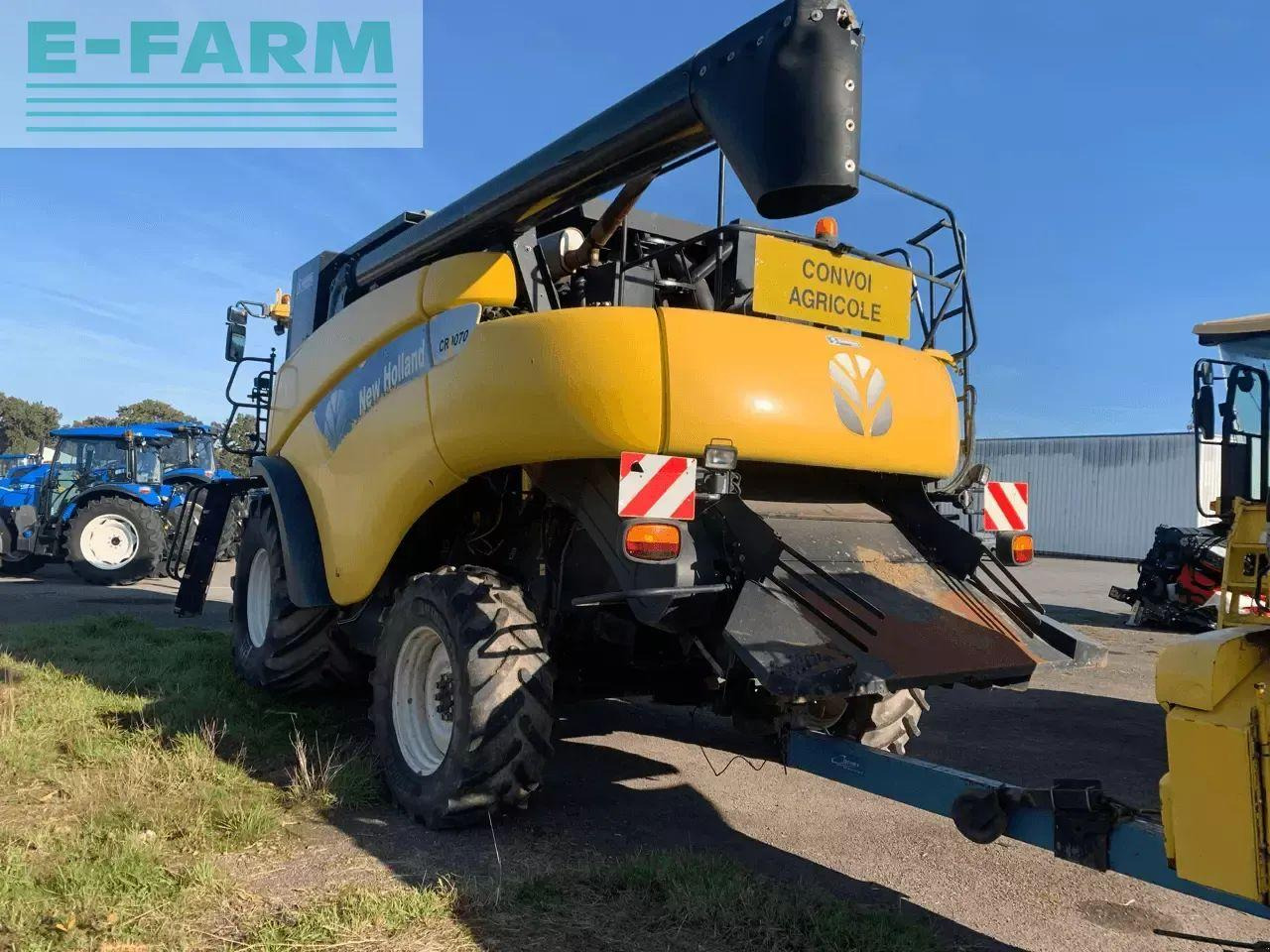 New Holland cr 9070 - Sklízecí mlátička: obrázek 4 New Holland cr 9070 - Sklízecí mlátička: obrázek 4