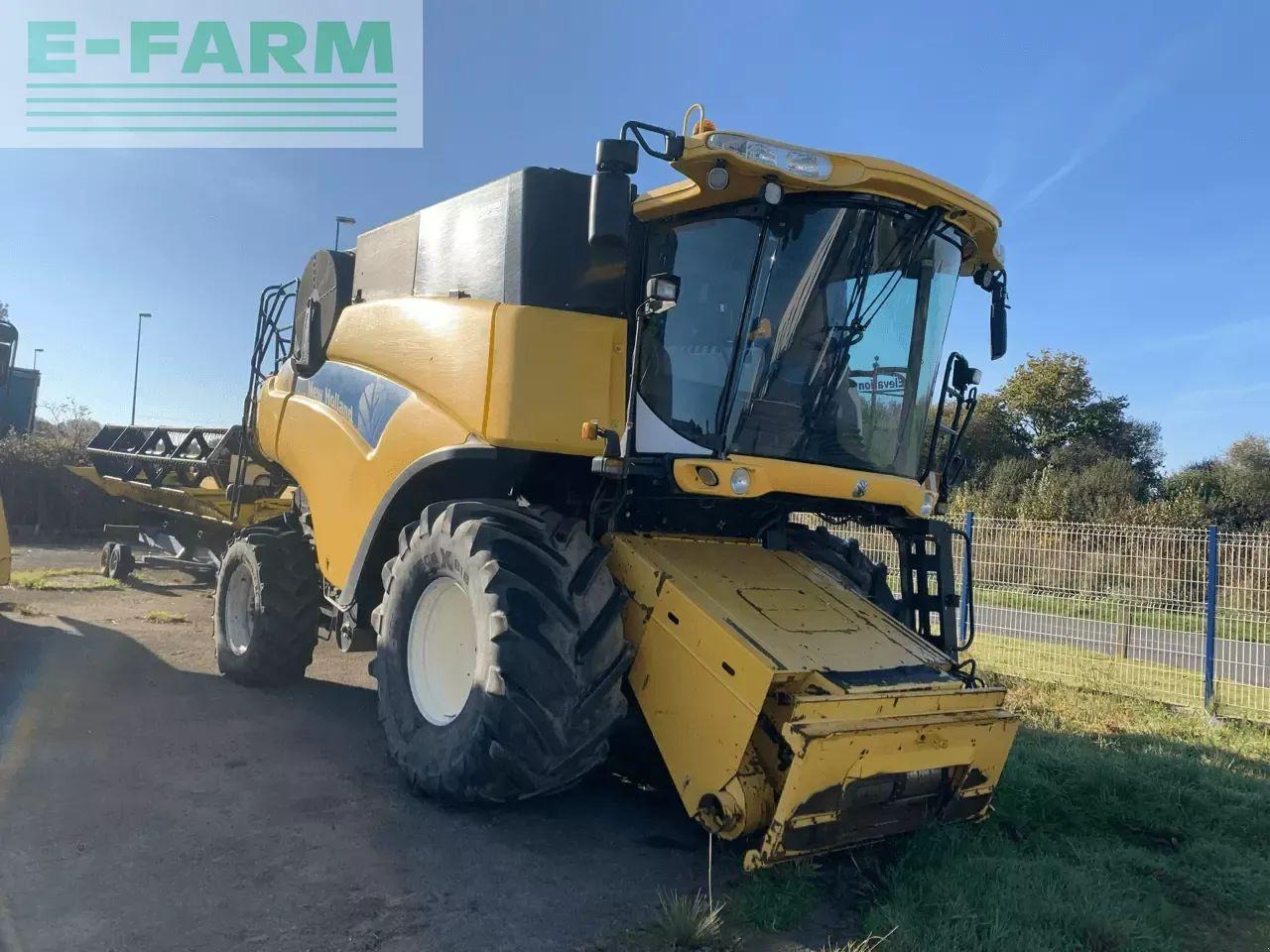 New Holland cr 9070 - Sklízecí mlátička: obrázek 2 New Holland cr 9070 - Sklízecí mlátička: obrázek 2