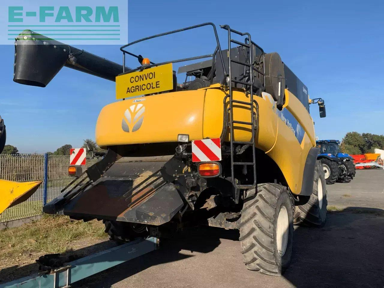 New Holland cr 9070 - Sklízecí mlátička: obrázek 3 New Holland cr 9070 - Sklízecí mlátička: obrázek 3