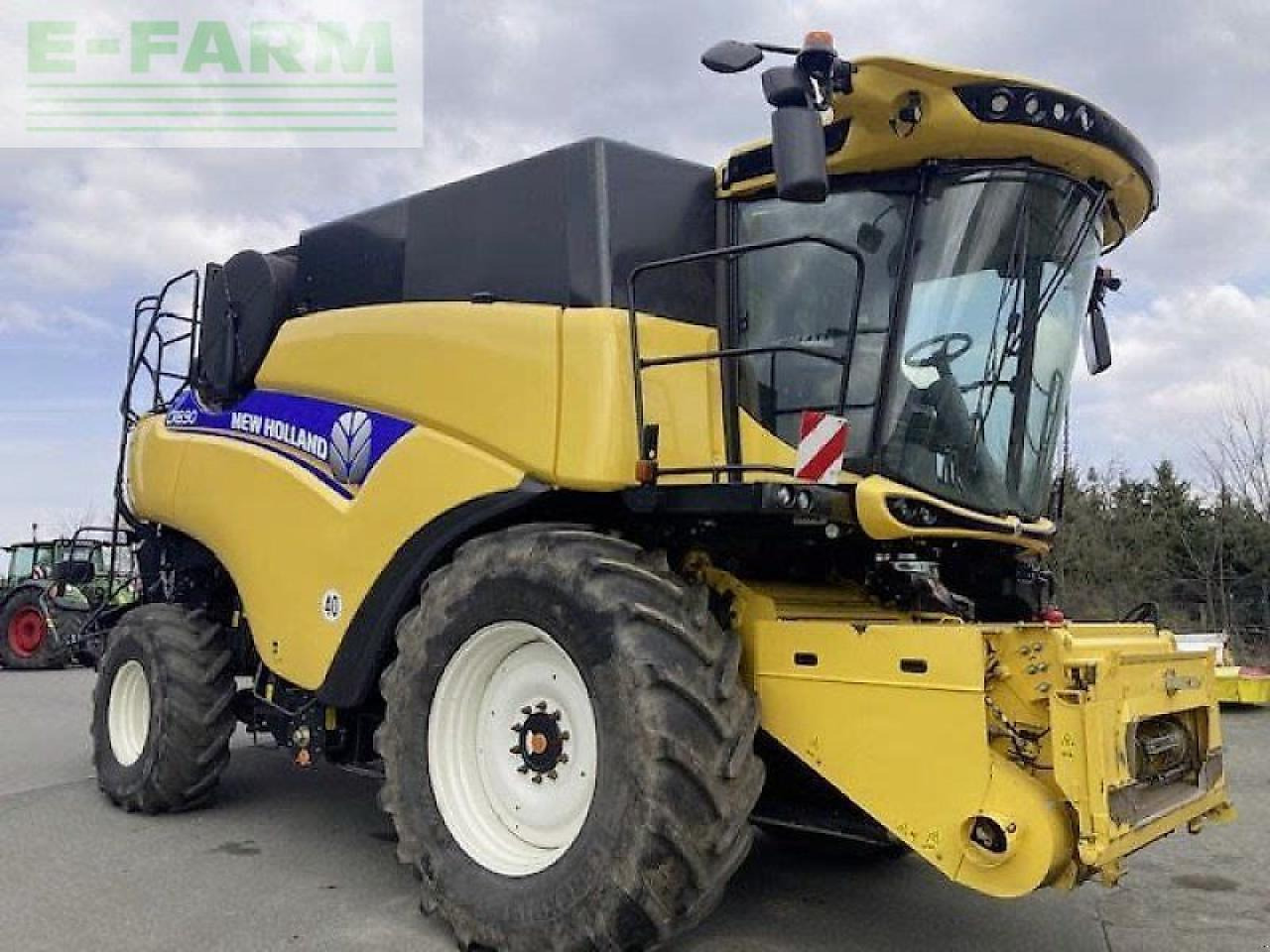 New Holland cr8.90 - Sklízecí mlátička: obrázek 4 New Holland cr8.90 - Sklízecí mlátička: obrázek 4