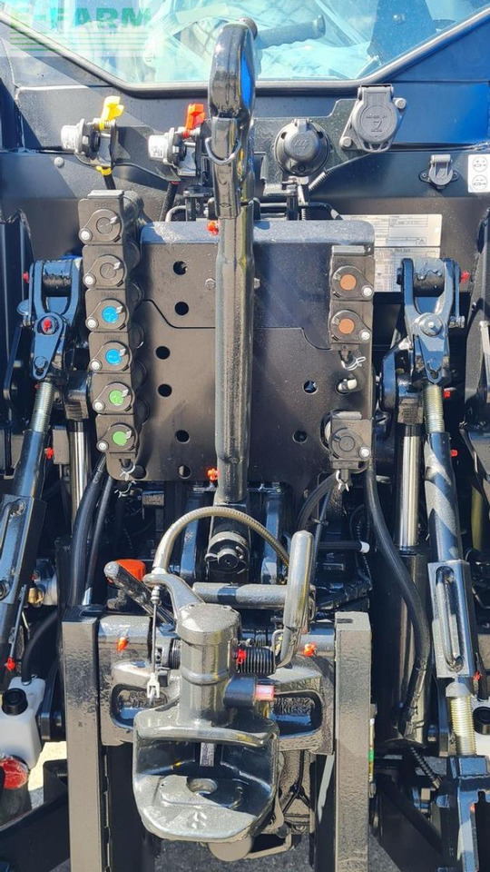 New Holland t5.110 dynamic command (stage v) - Traktor: obrázek 4 New Holland t5.110 dynamic command (stage v) - Traktor: obrázek 4