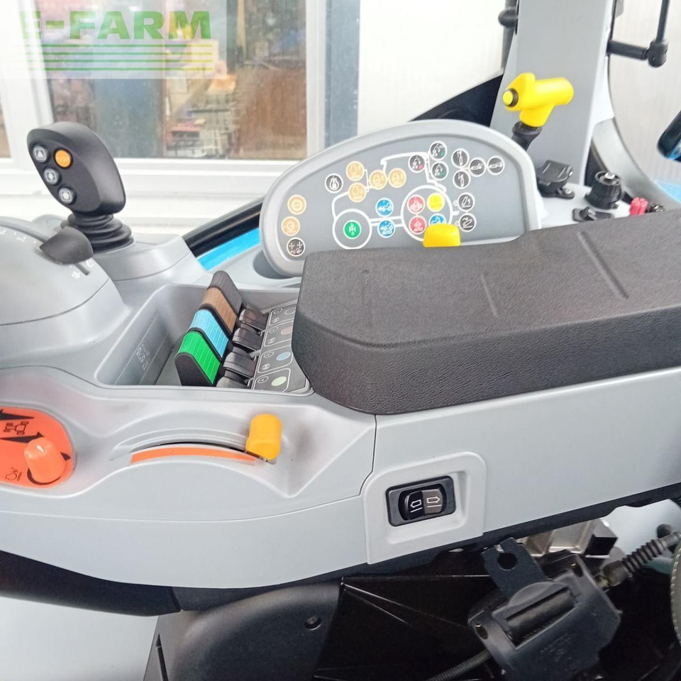 Traktor New Holland t5.120 dc/ac AC: obrázek 10