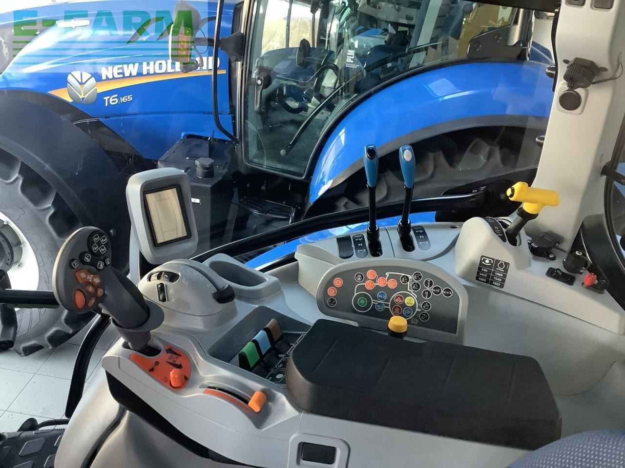New Holland t5.120 dynamic command (stage v) - Traktor: obrázek 4 New Holland t5.120 dynamic command (stage v) - Traktor: obrázek 4