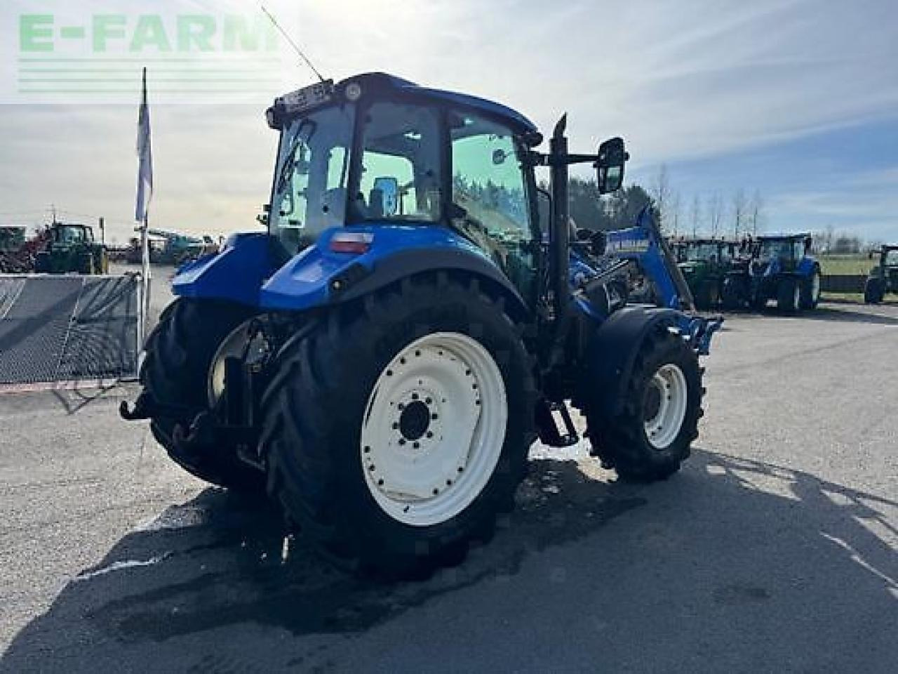 New Holland t5.95 - Traktor: obrázek 4 New Holland t5.95 - Traktor: obrázek 4