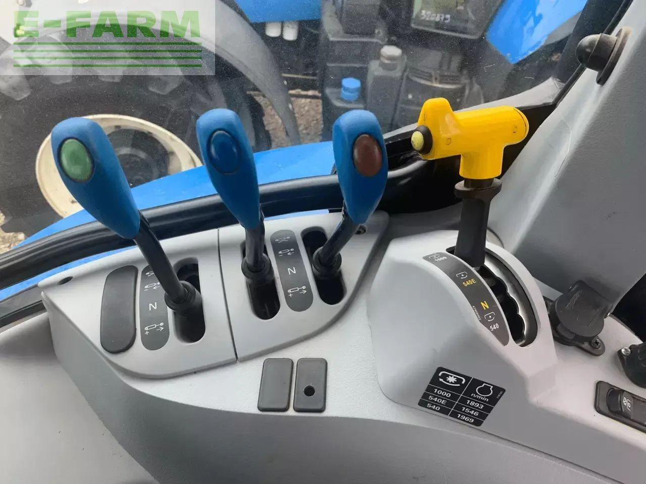 New Holland t6.145 dynamic command - Traktor: obrázek 5 New Holland t6.145 dynamic command - Traktor: obrázek 5