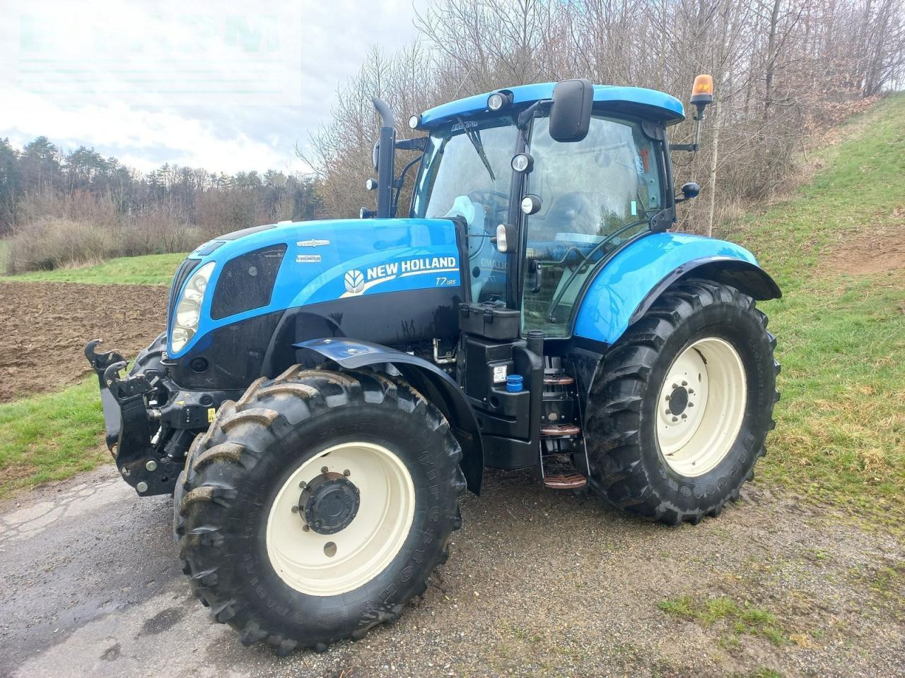 New Holland t7.185 auto command - Traktor: obrázek 1 New Holland t7.185 auto command - Traktor: obrázek 1