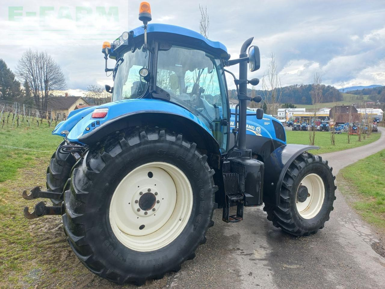 New Holland t7.185 auto command - Traktor: obrázek 4 New Holland t7.185 auto command - Traktor: obrázek 4