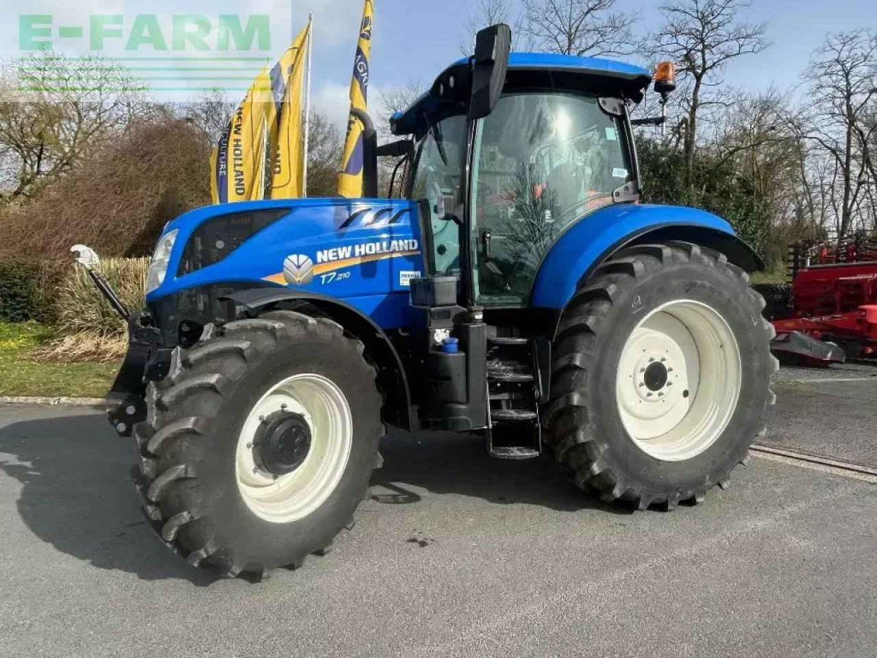 New Holland t7.210 classic - Traktor: obrázek 1 New Holland t7.210 classic - Traktor: obrázek 1