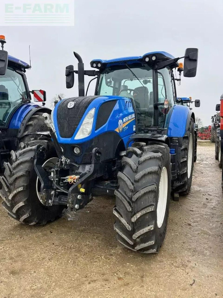 New Holland t7.210 classic - Traktor: obrázek 2 New Holland t7.210 classic - Traktor: obrázek 2
