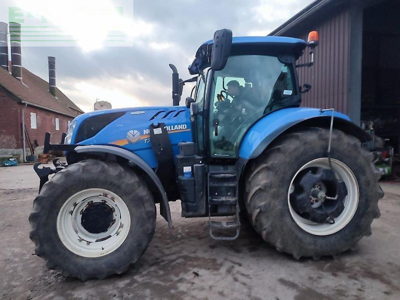 New Holland t7.230 ac - Traktor: obrázek 2 New Holland t7.230 ac - Traktor: obrázek 2