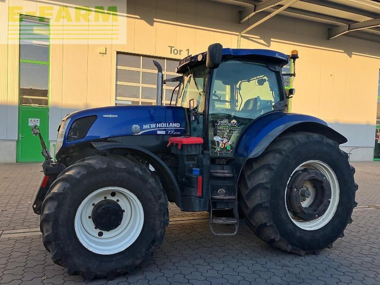 New Holland t7.270 auto command - Traktor: obrázek 3 New Holland t7.270 auto command - Traktor: obrázek 3