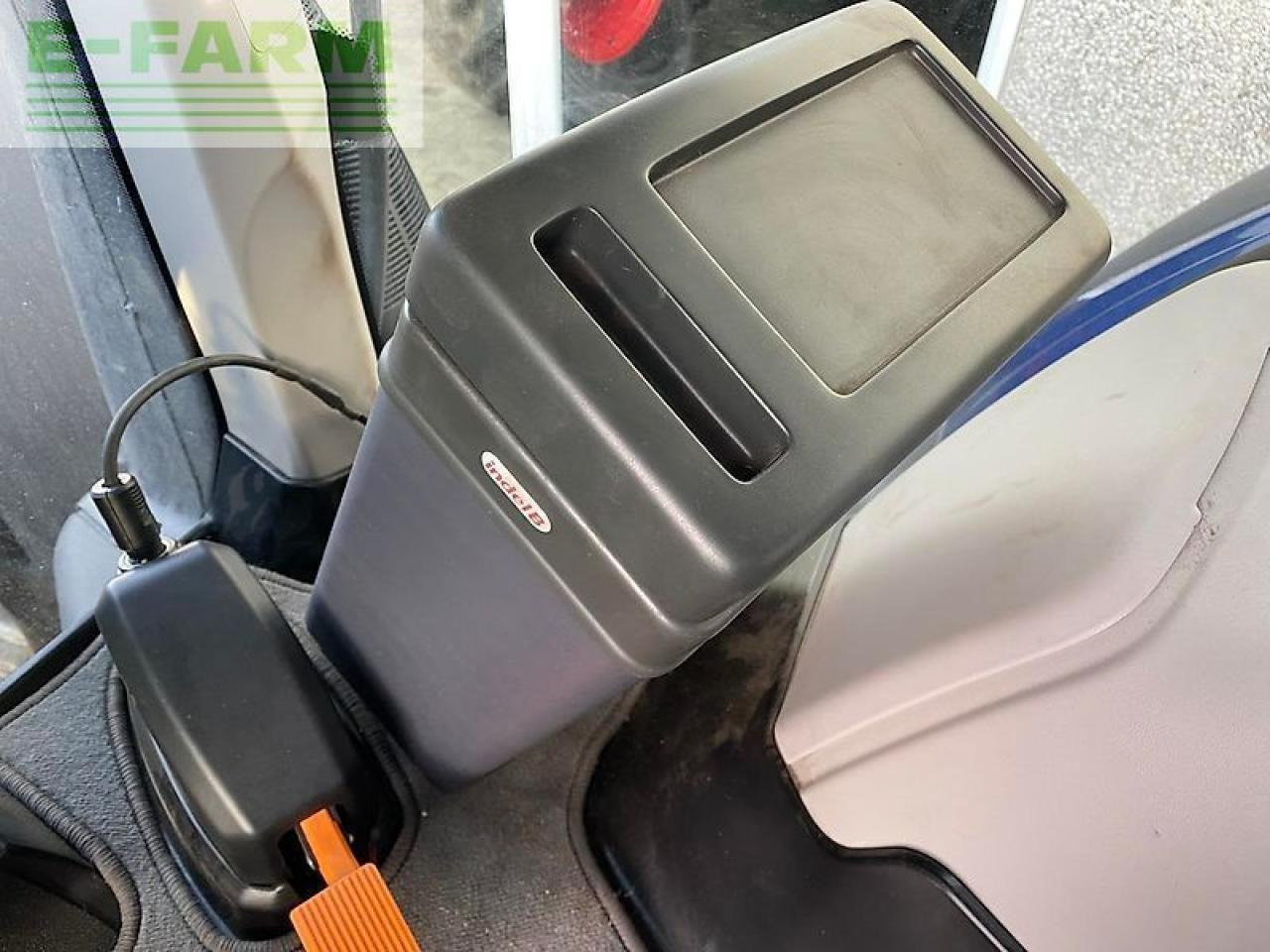 New Holland t7.300 bluepower - Traktor: obrázek 3 New Holland t7.300 bluepower - Traktor: obrázek 3