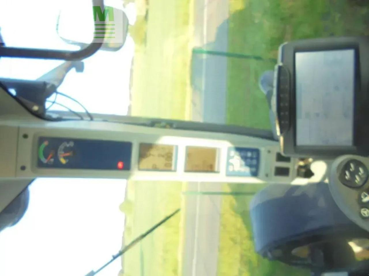 Traktor New Holland t8.330: obrázek 7