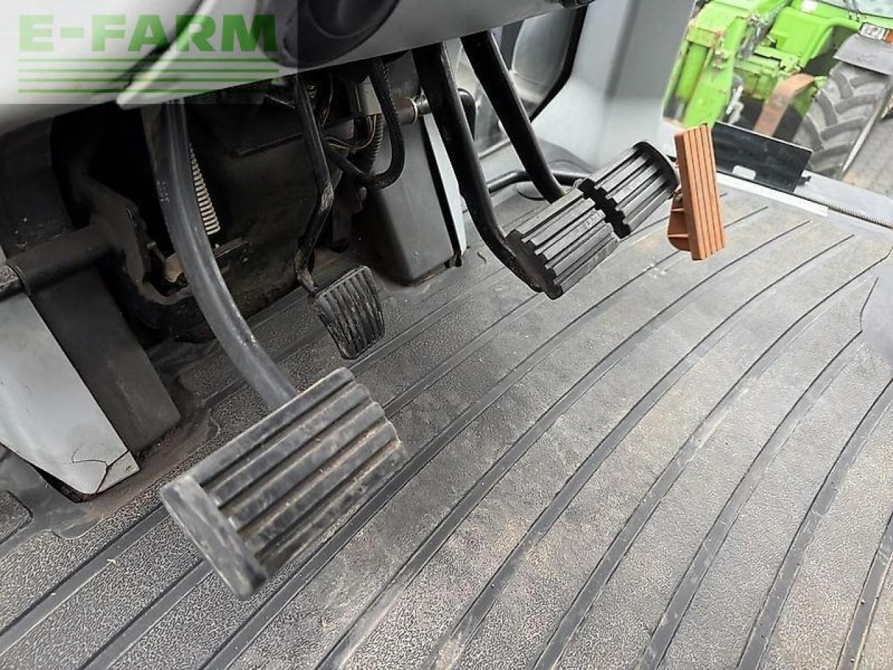 Traktor New Holland t8.330 ultra command: obrázek 17