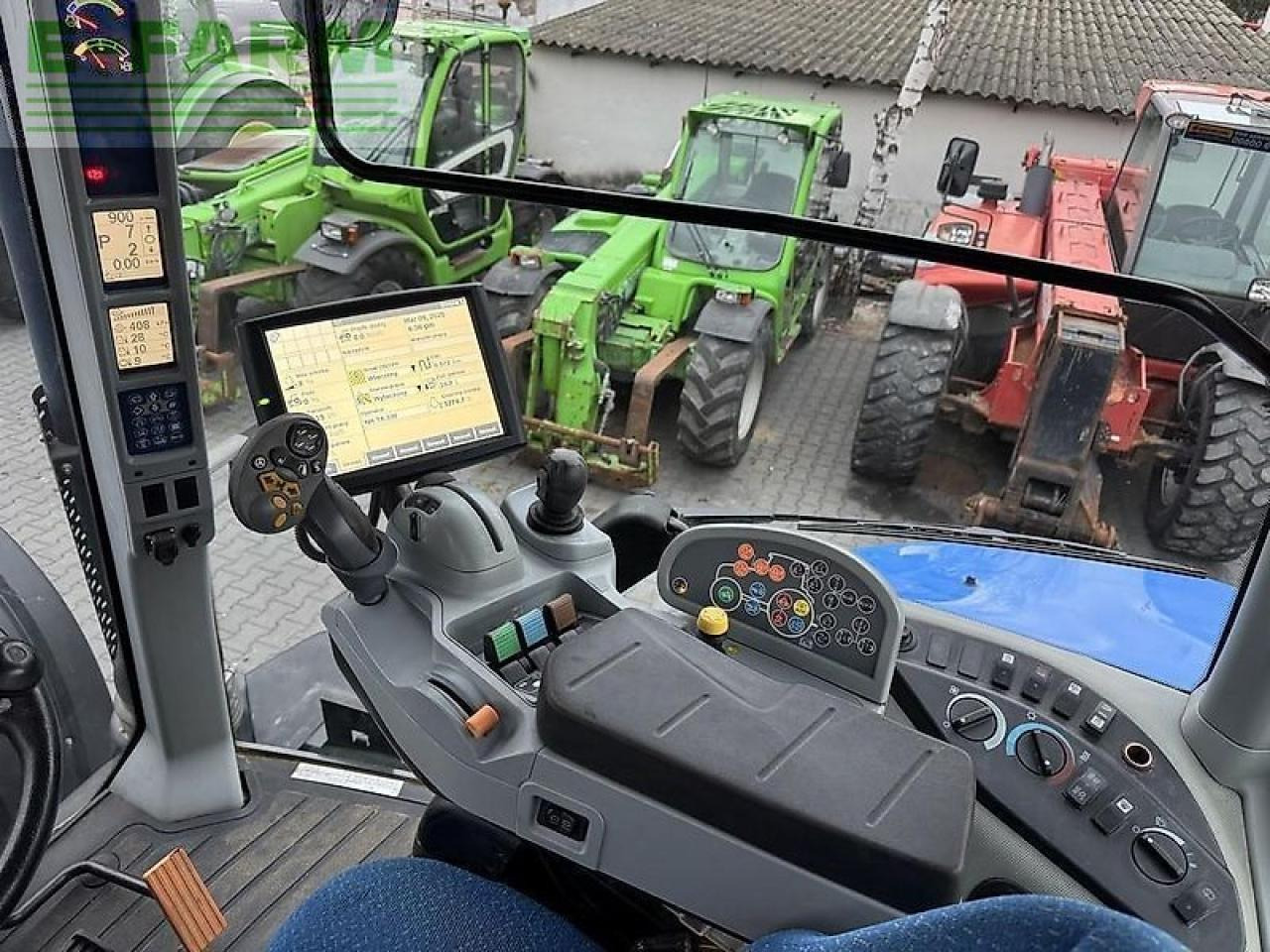 Traktor New Holland t8.330 ultra command: obrázek 13