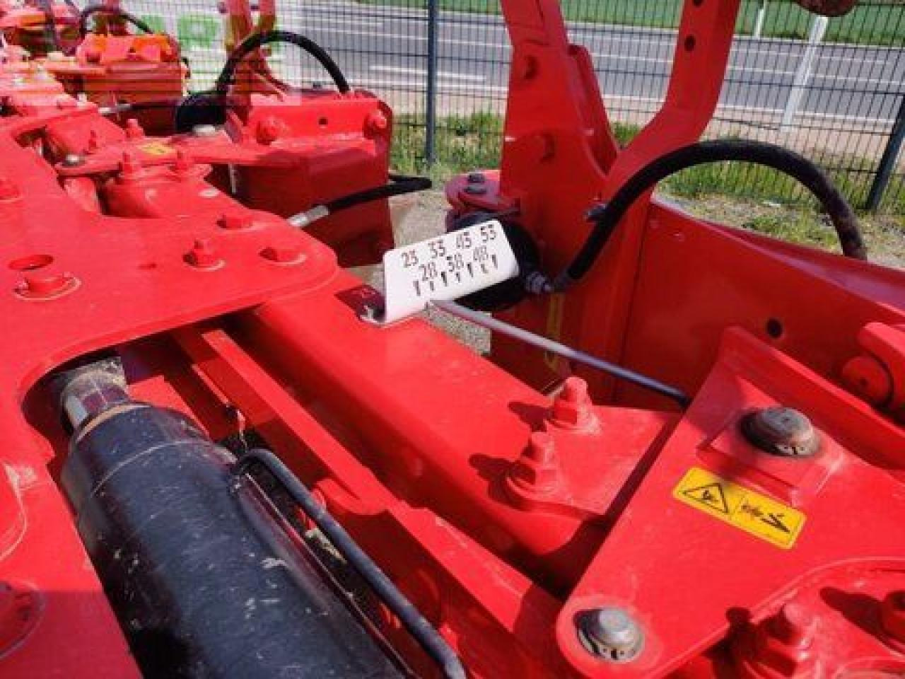 Pöttinger servo 35 s plus nova - Pluh: obrázek 5 Pöttinger servo 35 s plus nova - Pluh: obrázek 5