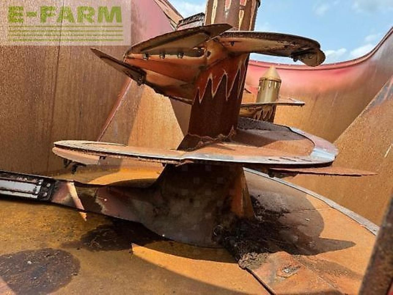 Strautmann vertimix 2401 - Zařízení pro chov skotu: obrázek 5 Strautmann vertimix 2401 - Zařízení pro chov skotu: obrázek 5