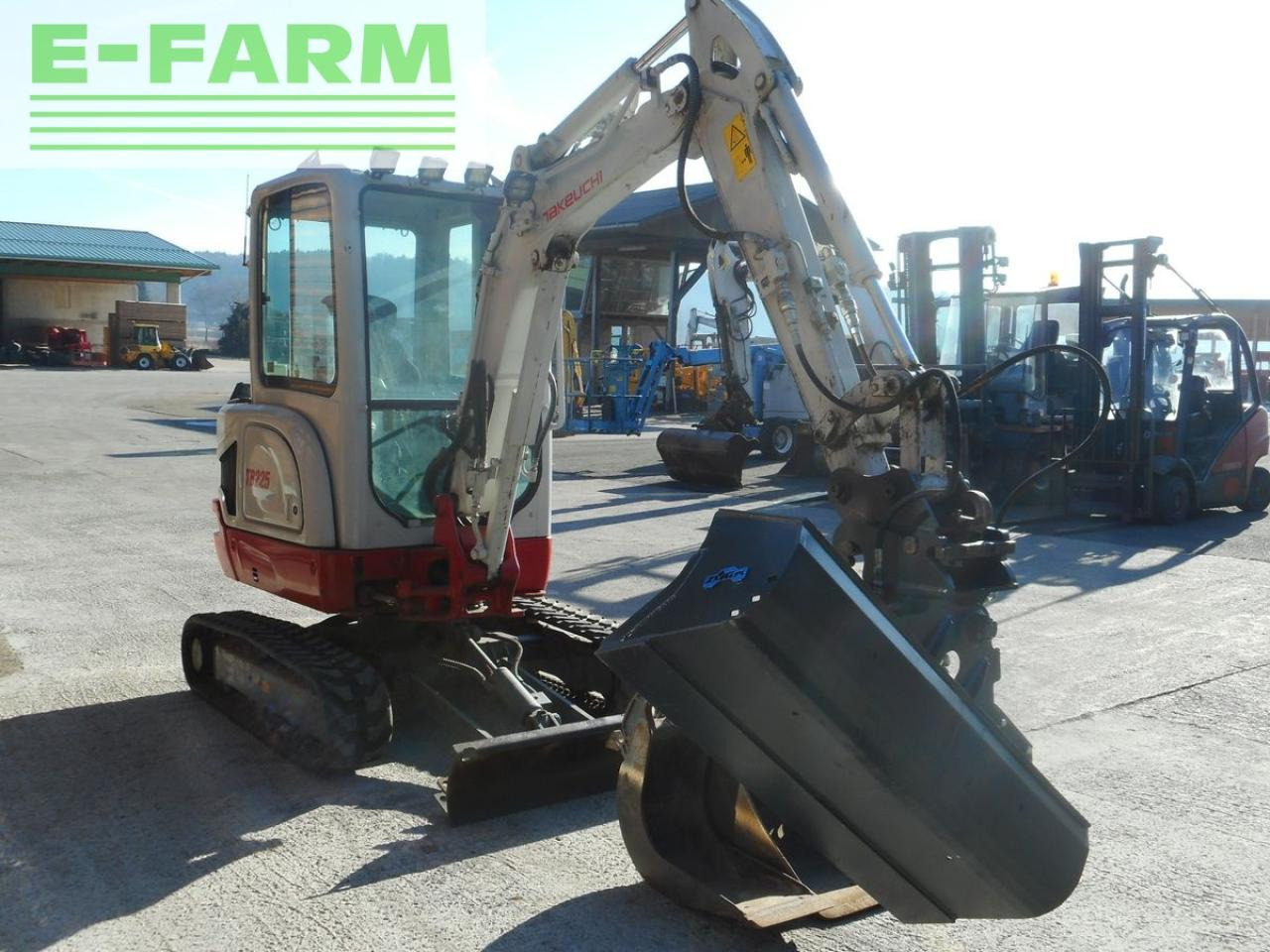 Takeuchi tb 225 ( 2.400kg ) mit hydr. verstellfahrwerk - Mini rýpadlo: obrázek 5 Takeuchi tb 225 ( 2.400kg ) mit hydr. verstellfahrwerk - Mini rýpadlo: obrázek 5