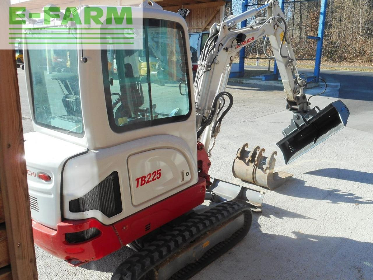 Takeuchi tb 225 ( 2.400kg ) mit hydr. verstellfahrwerk - Mini rýpadlo: obrázek 4 Takeuchi tb 225 ( 2.400kg ) mit hydr. verstellfahrwerk - Mini rýpadlo: obrázek 4