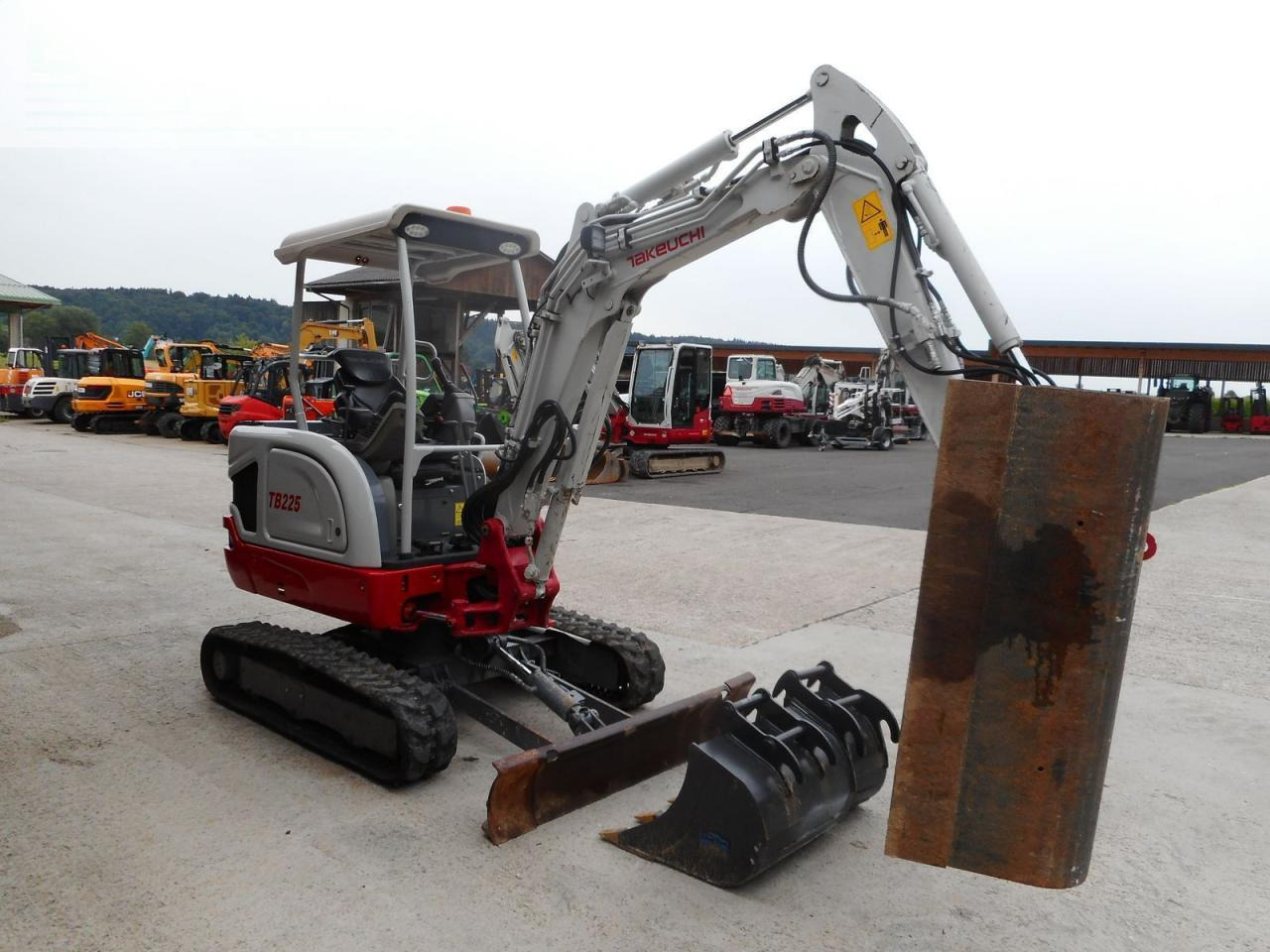 Takeuchi tb 225 mit powertilt + 3 löffel ( service neu ) - Mini rýpadlo: obrázek 5 Takeuchi tb 225 mit powertilt + 3 löffel ( service neu ) - Mini rýpadlo: obrázek 5
