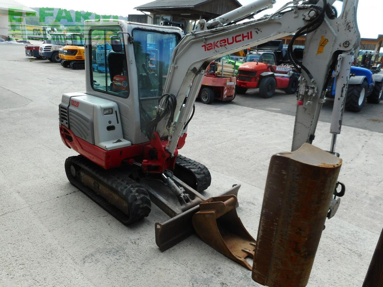 Takeuchi tb 228 ( 2.810kg ) powertilt - Mini rýpadlo: obrázek 5 Takeuchi tb 228 ( 2.810kg ) powertilt - Mini rýpadlo: obrázek 5