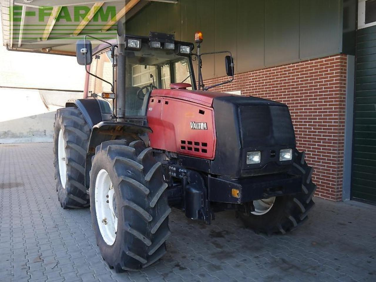Valtra 8450 - Traktor: obrázek 2 Valtra 8450 - Traktor: obrázek 2