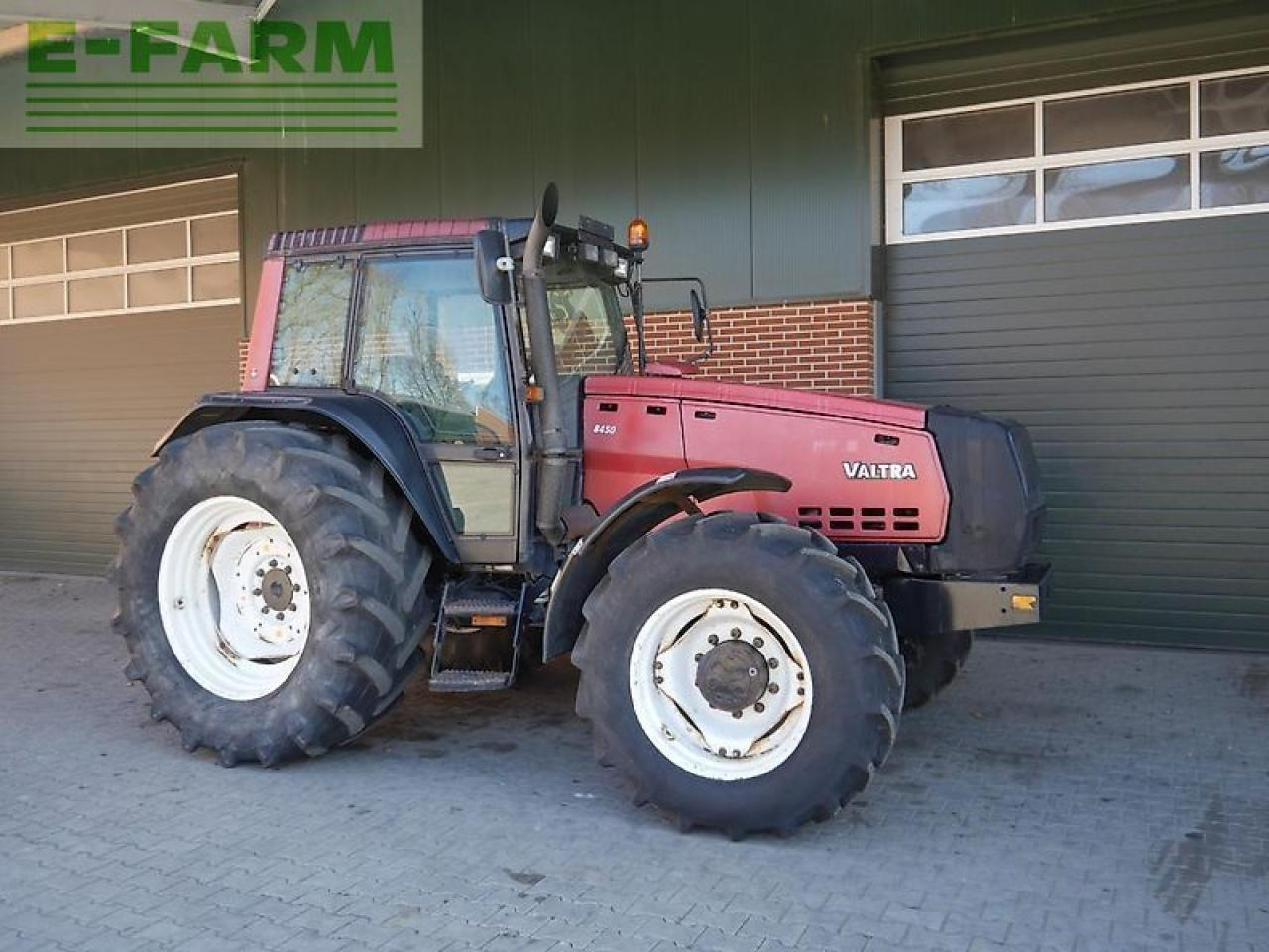 Valtra 8450 - Traktor: obrázek 1 Valtra 8450 - Traktor: obrázek 1