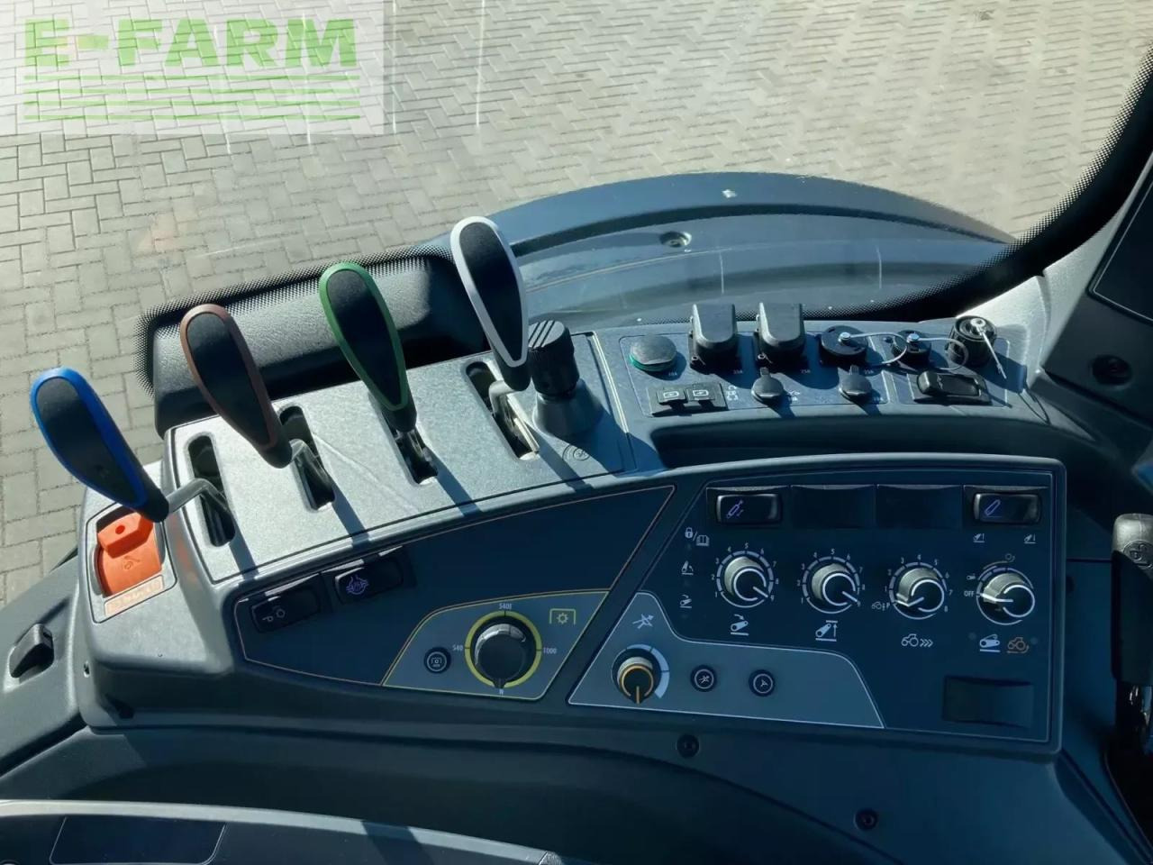 Traktor Valtra n 155ea: obrázek 14 Traktor Valtra n 155ea: obrázek 14