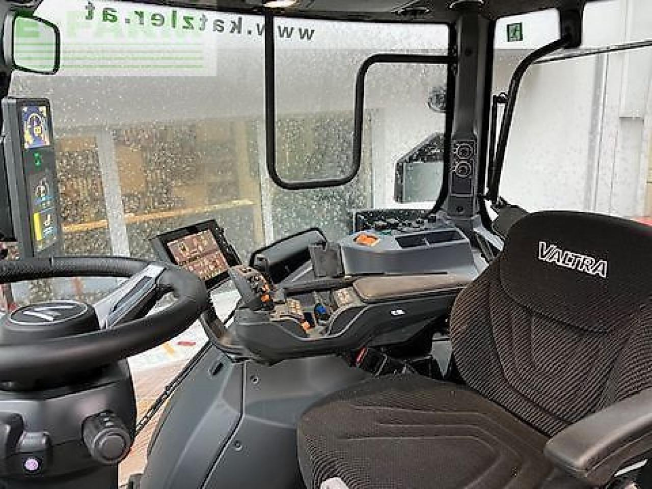 Valtra q305 - Traktor: obrázek 4 Valtra q305 - Traktor: obrázek 4
