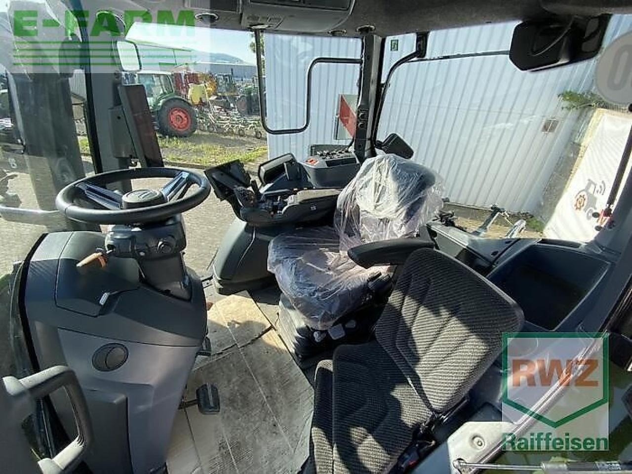 Traktor Valtra q305: obrázek 8