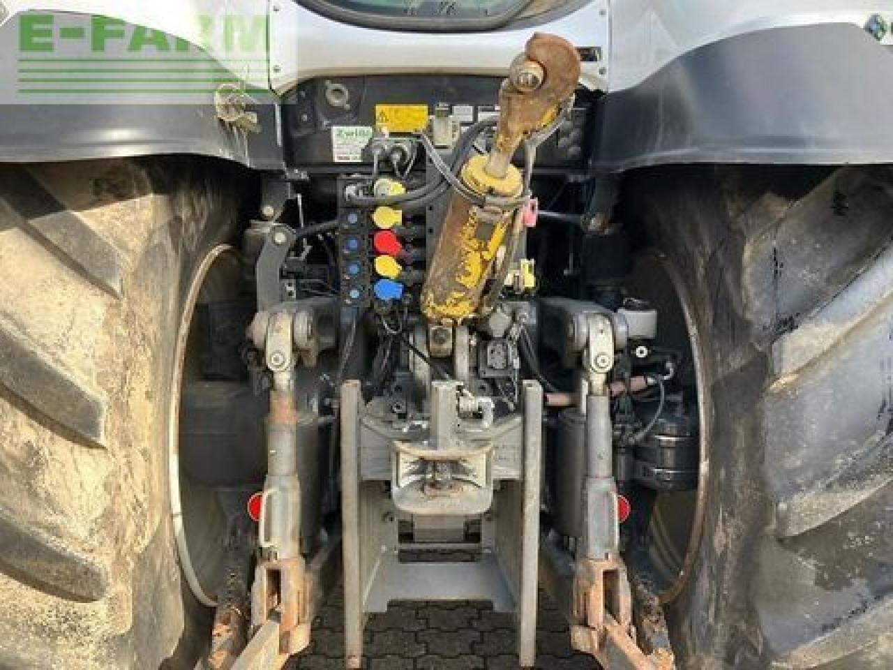 Valtra t 174e - Traktor: obrázek 5 Valtra t 174e - Traktor: obrázek 5