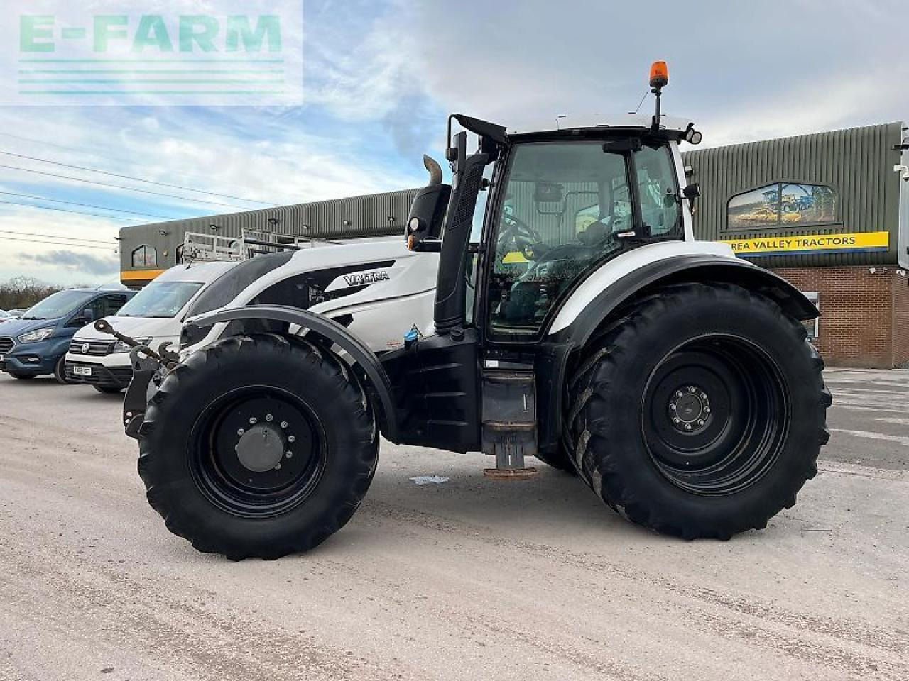 Valtra t234 - Traktor: obrázek 2 Valtra t234 - Traktor: obrázek 2