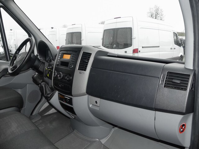 MERCEDES-BENZ Sprinter 311 CDI DOKA Pritsche,AHK,Standheizung - Dodávka valník, Dodávka s dvojitou kabinou: obrázek 2 MERCEDES-BENZ Sprinter 311 CDI DOKA Pritsche,AHK,Standheizung - Dodávka valník, Dodávka s dvojitou kabinou: obrázek 2