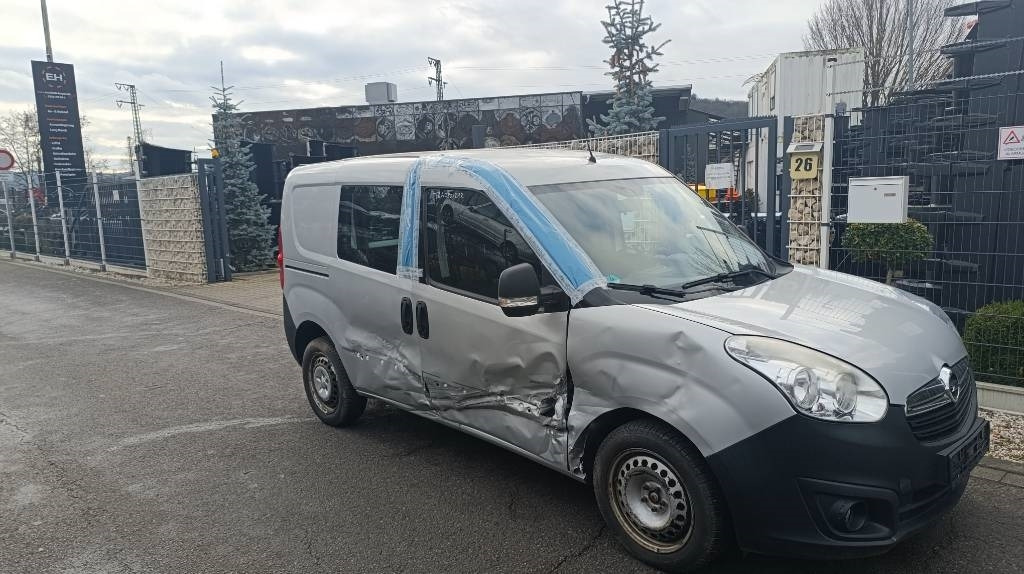 Opel Combo Kastenwagen Transp. Seitenschaden fahrbereit - Dodávka skřín: obrázek 1 Opel Combo Kastenwagen Transp. Seitenschaden fahrbereit - Dodávka skřín: obrázek 1