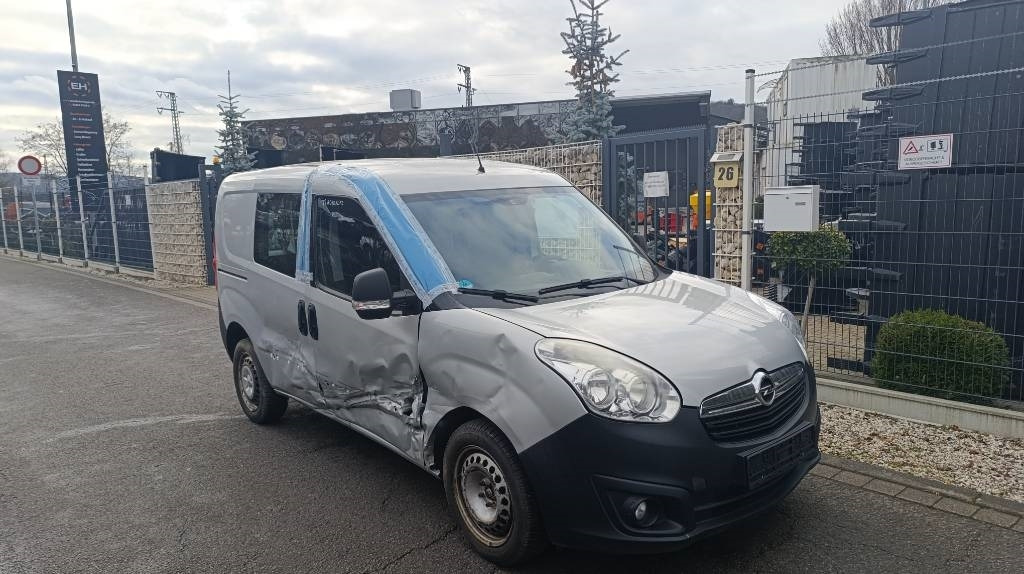 Opel Combo Kastenwagen Transp. Seitenschaden fahrbereit - Dodávka skřín: obrázek 2 Opel Combo Kastenwagen Transp. Seitenschaden fahrbereit - Dodávka skřín: obrázek 2