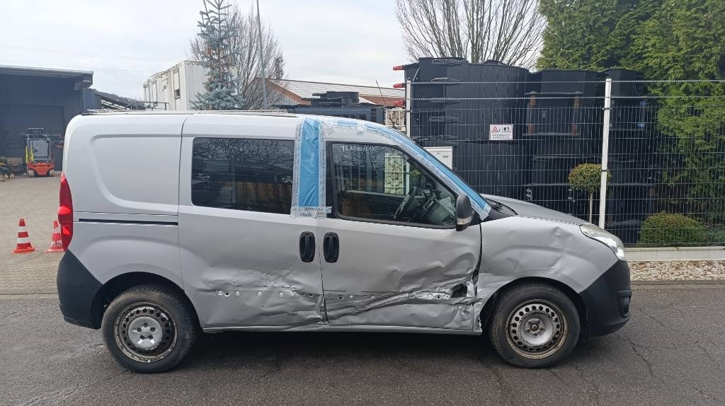 Opel Combo Kastenwagen Transp. Seitenschaden fahrbereit - Dodávka skřín: obrázek 4 Opel Combo Kastenwagen Transp. Seitenschaden fahrbereit - Dodávka skřín: obrázek 4